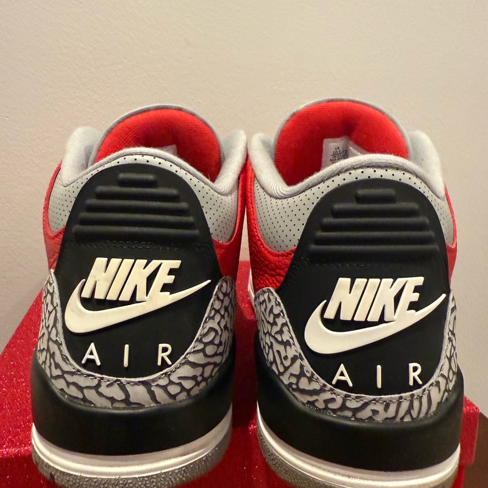 Nike air Jordan Chicago 3 Red and Black  men’s 10.5